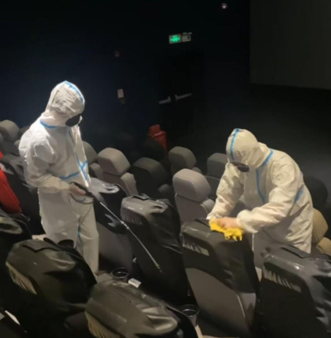 座椅上布满白色虫卵当地影院回应冰球突破豪华版手机版女子发现